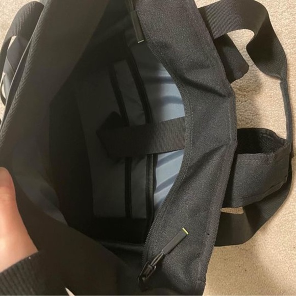 Light weight black backpack - Picture 3 of 3